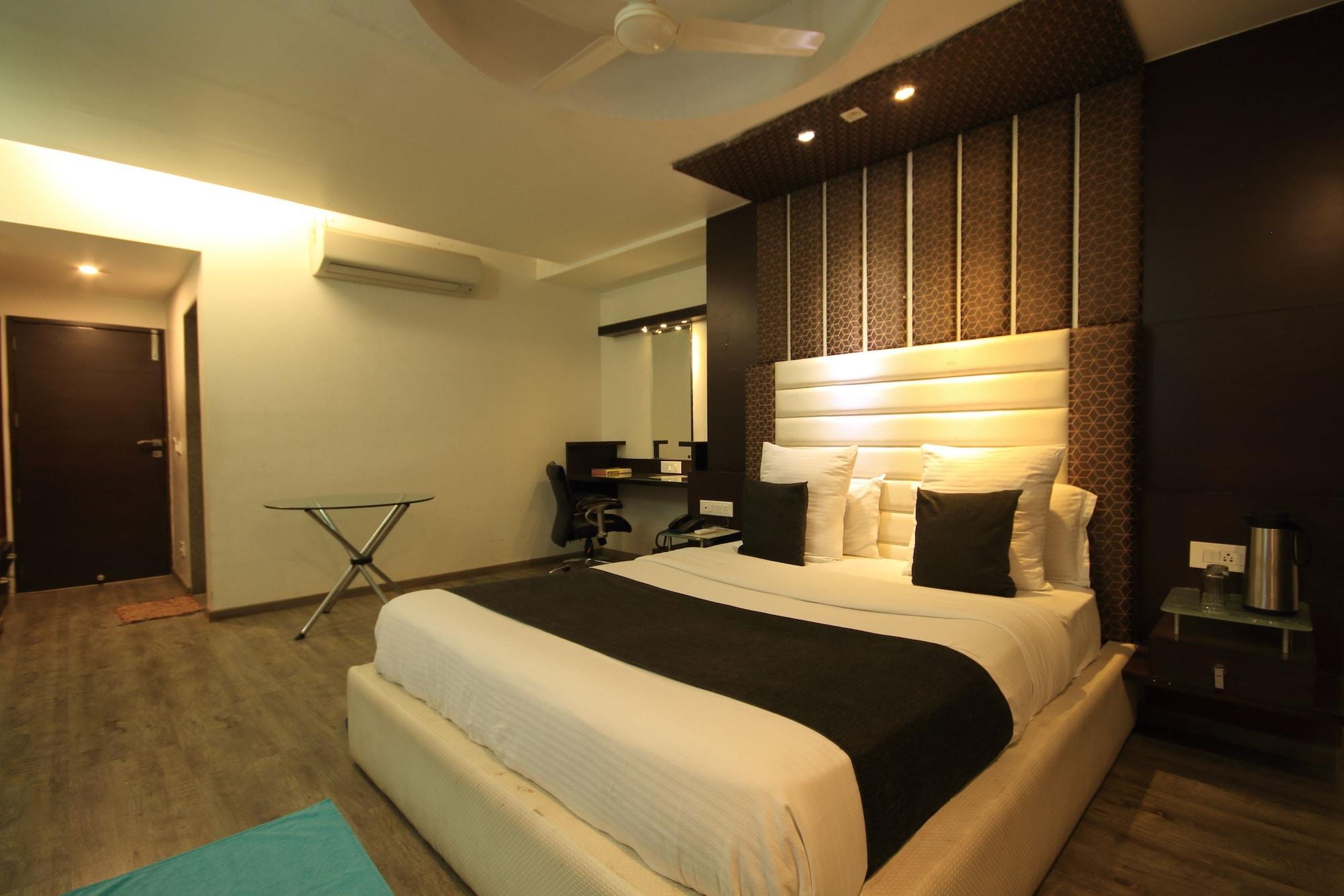 Fabhotel Kadamb Inn Ahmedabad Esterno foto
