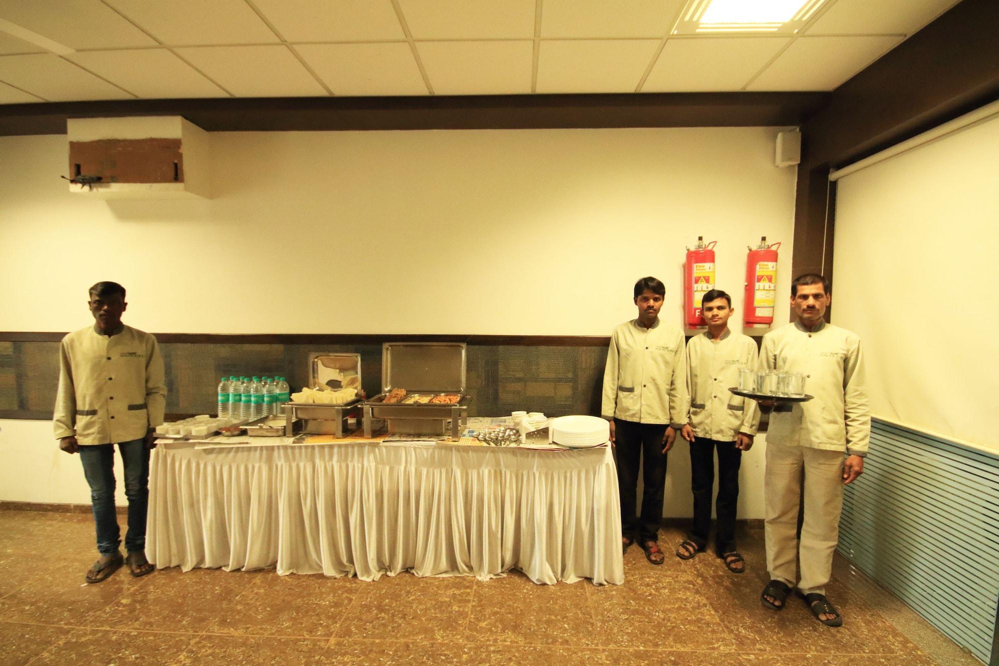Fabhotel Kadamb Inn Ahmedabad Esterno foto